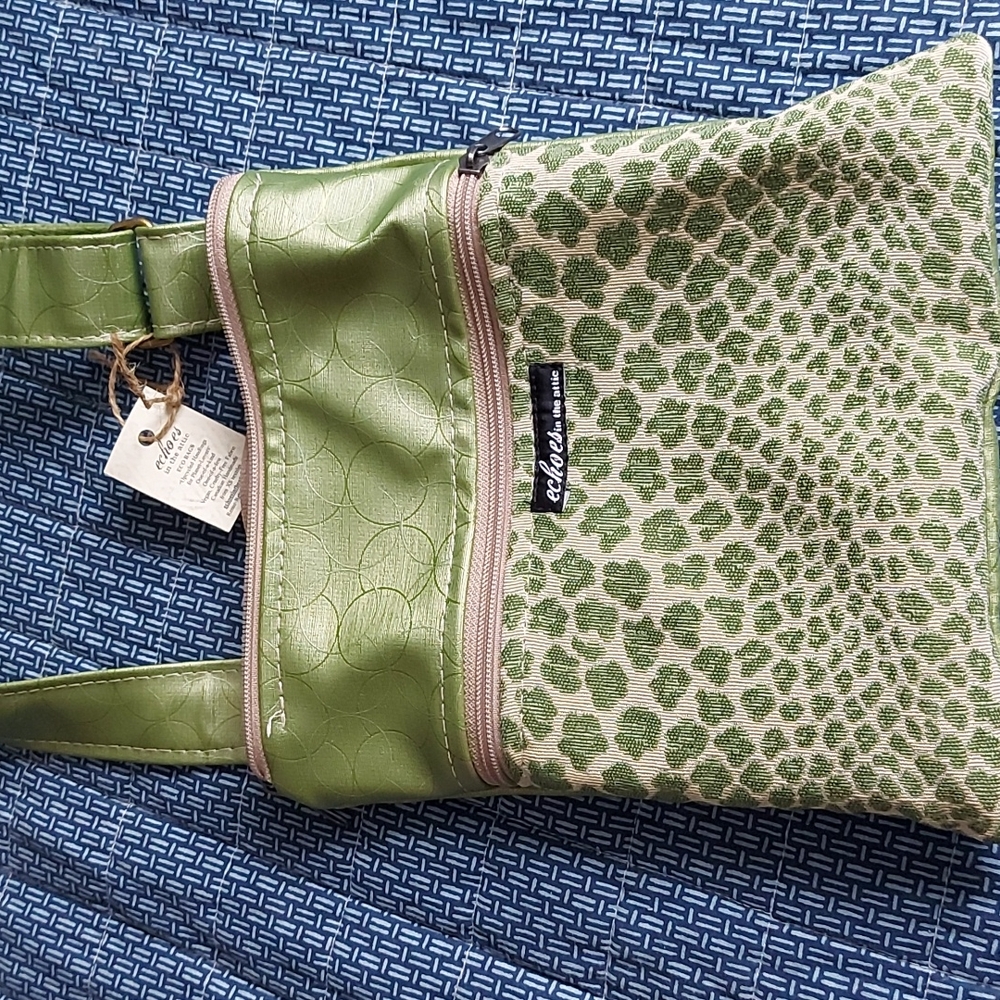 Small shoulder bag
